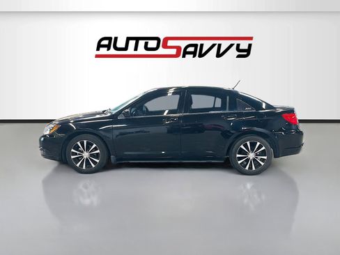 Used 2013 Chrysler 200 Touring w/ S Exterior Appearance Pkg FWD image 4