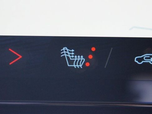 Used 2025 Chevrolet Equinox EV LT w/ Convenience Package image 8