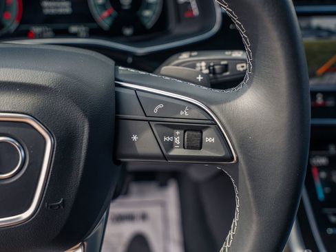 Used 2025 Audi Q8 Prestige image 25