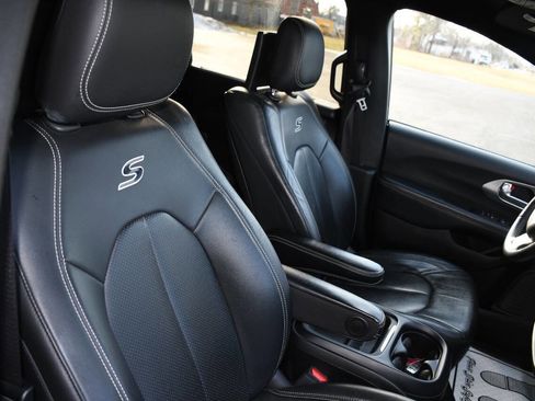 Used 2020 Chrysler Pacifica Touring-L w/ Advanced Safetytec Group image 30