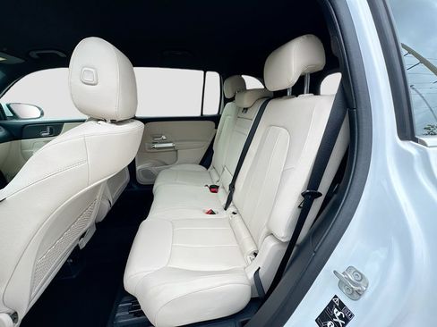 Used 2025 Mercedes-Benz GLB 250 4MATIC image 23
