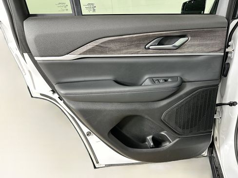 Used 2023 Jeep Grand Cherokee Limited w/ Black Appearance Package image 26