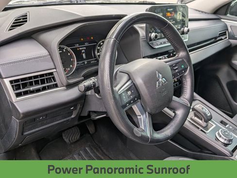 Used 2022 Mitsubishi Outlander SE image 12