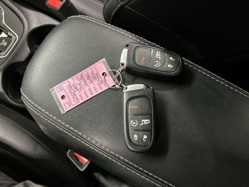 Used 2019 Jeep Cherokee Limited AWD/4WD image 12