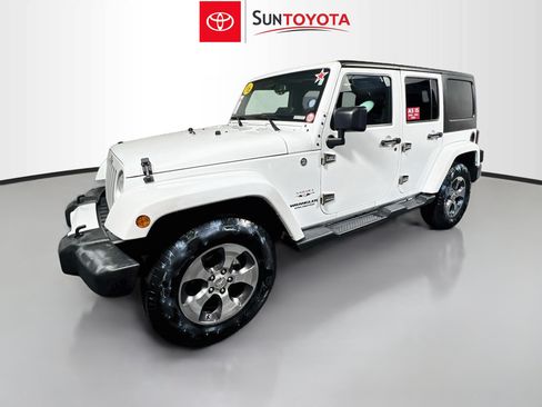 Used 2016 Jeep Wrangler Unlimited Sahara w/ Connectivity Group AWD/4WD image 9