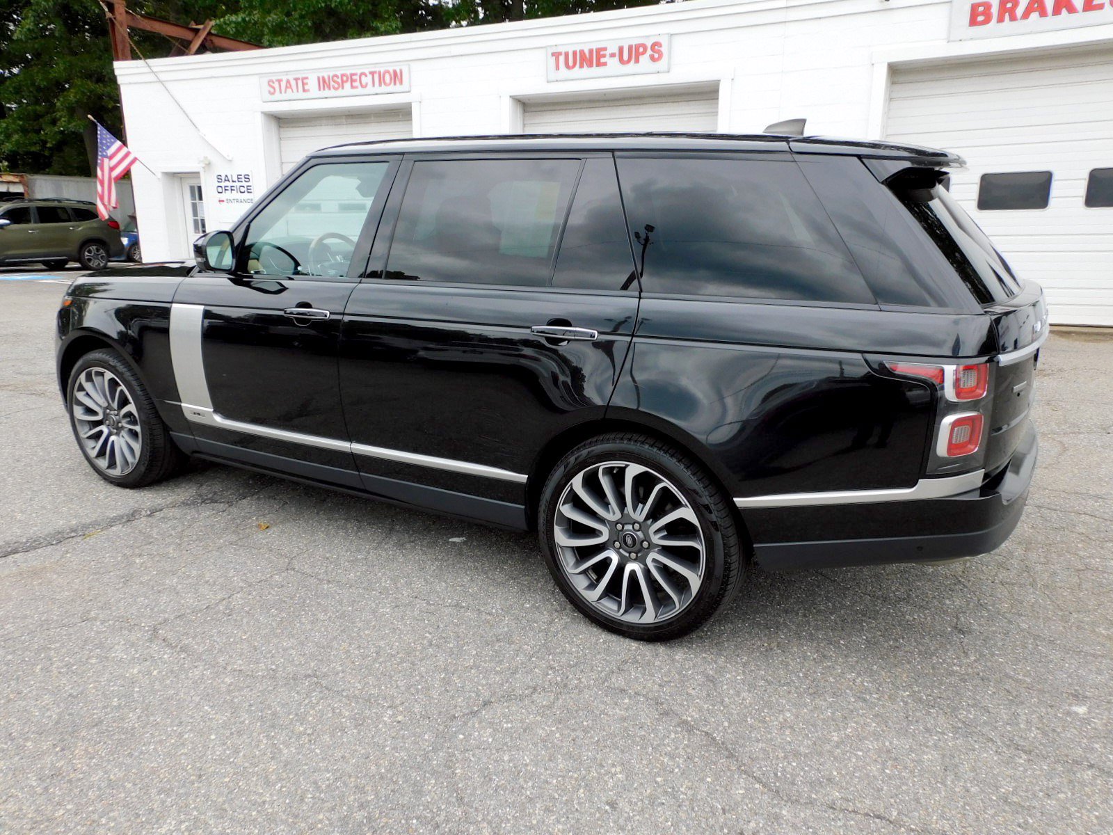 Used 2020 Land Rover Range Rover Long Wheelbase Autobiography AWD/4WD image 3