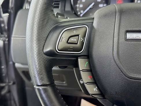 Used 2018 Land Rover Range Rover Evoque SE Dynamic image 13