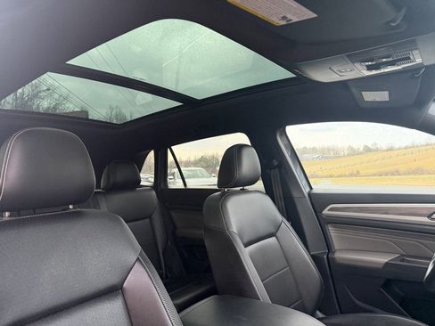 Used 2021 Volkswagen Atlas Cross Sport SE w/ Panoramic Sunroof Package image 25