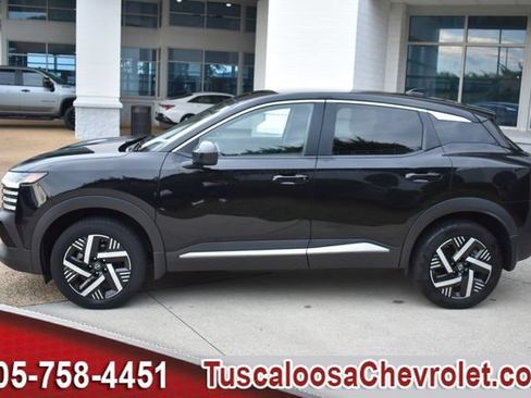 Used 2025 Nissan Kicks SV w/ Interior Electronics Package FWD image 7