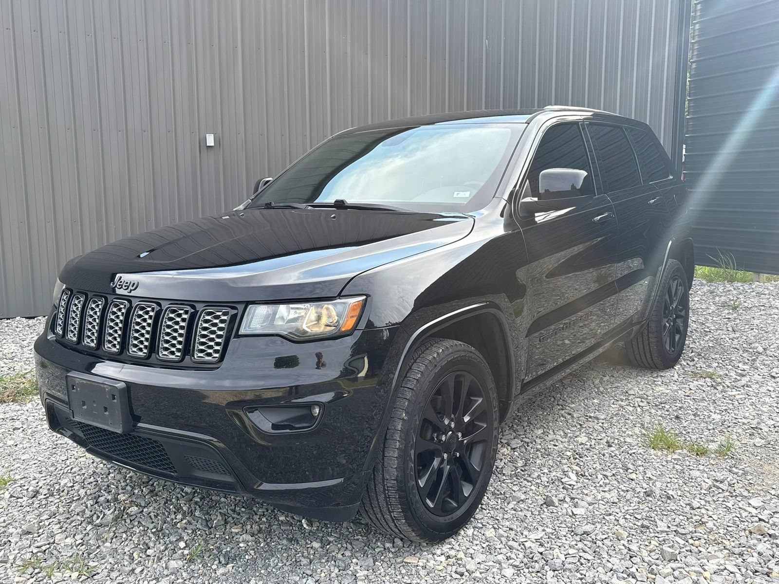 Used 2018 Jeep Grand Cherokee Altitude AWD/4WD image 1