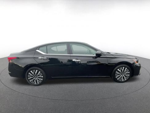 Used 2025 Nissan Altima 2.5 SV image 16