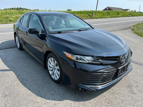 Used 2020 Toyota Camry LE FWD image 4