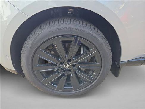 Used 2025 Land Rover Range Rover SE AWD/4WD image 21