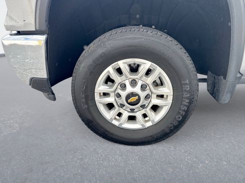 Used 2025 Chevrolet Silverado 2500 LT w/ Convenience Package AWD/4WD image 11