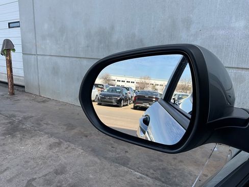 Used 2025 Buick Envista Preferred image 18