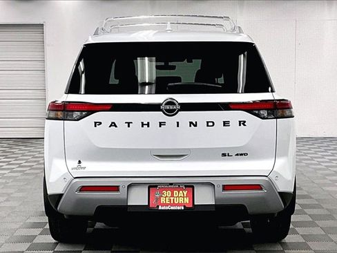 New 2025 Nissan Pathfinder SL image 4