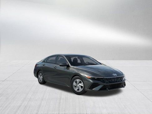 New 2026 Hyundai Elantra SE FWD image 2