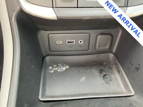 Used 2023 GMC Terrain SLE w/ Driver Convenience Package image 18