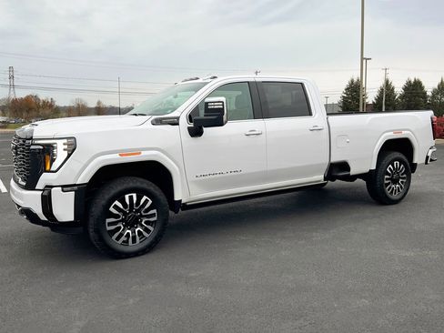 Used 2024 GMC Sierra 2500 Denali Ultimate w/ Max Trailering Package image 16