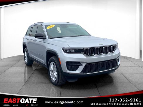 Used 2023 Jeep Grand Cherokee Laredo X image 1