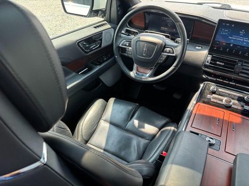 Used 2022 Lincoln Navigator Reserve AWD/4WD image 15
