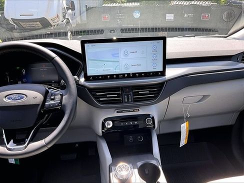 New 2025 Ford Escape SE w/ Class II Trailer Tow Package FWD image 8