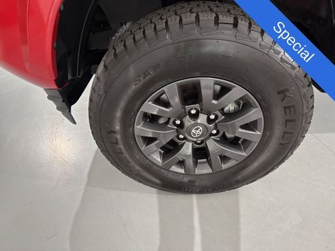 Used 2022 Toyota Tacoma SR5 w/ Technology Package RWD image 4