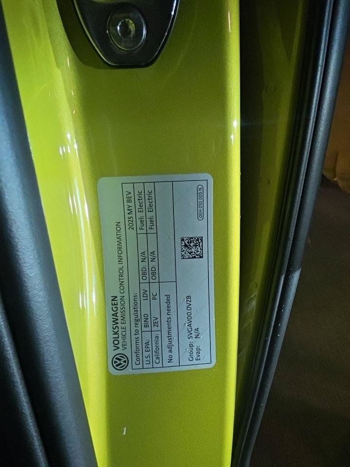 Used 2025 Volkswagen ID. Buzz Pro S Plus AWD/4WD image 13