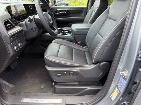 Used 2025 Chevrolet Tahoe Premier AWD/4WD image 9