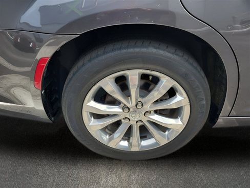 Used 2018 Chrysler 300 Touring L AWD/4WD image 27