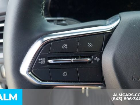 Used 2025 Chevrolet Traverse LT w/ Driver Confidence Package FWD image 11