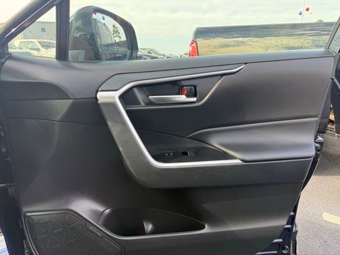 Used 2023 Toyota RAV4 XLE Premium image 21