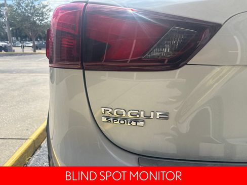 Used 2019 Nissan Rogue Sport SL FWD image 9