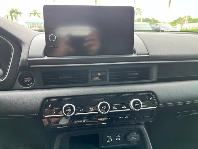 Used 2023 Honda Pilot Touring image 8