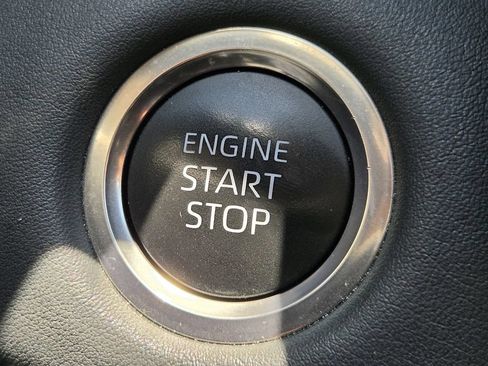 Used 2025 Toyota Highlander LE FWD image 22