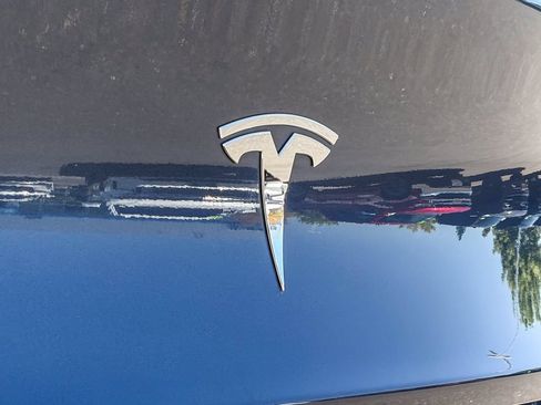 Used 2023 Tesla Model Y 2WD image 9