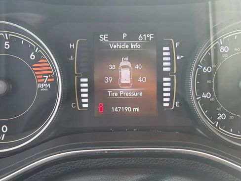 Used 2019 Jeep Cherokee Latitude w/ Cold Weather Group image 24