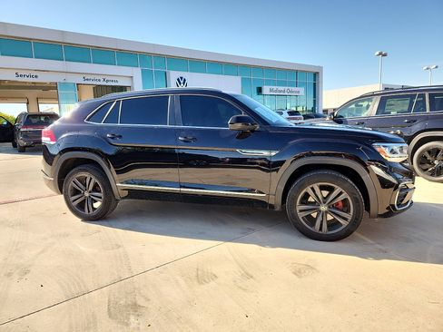 Used 2021 Volkswagen Atlas Cross Sport SE w/ Panoramic Sunroof Package FWD image 8