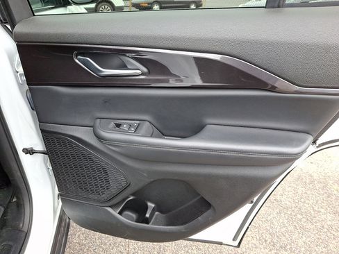 Used 2023 Jeep Grand Cherokee Altitude image 13