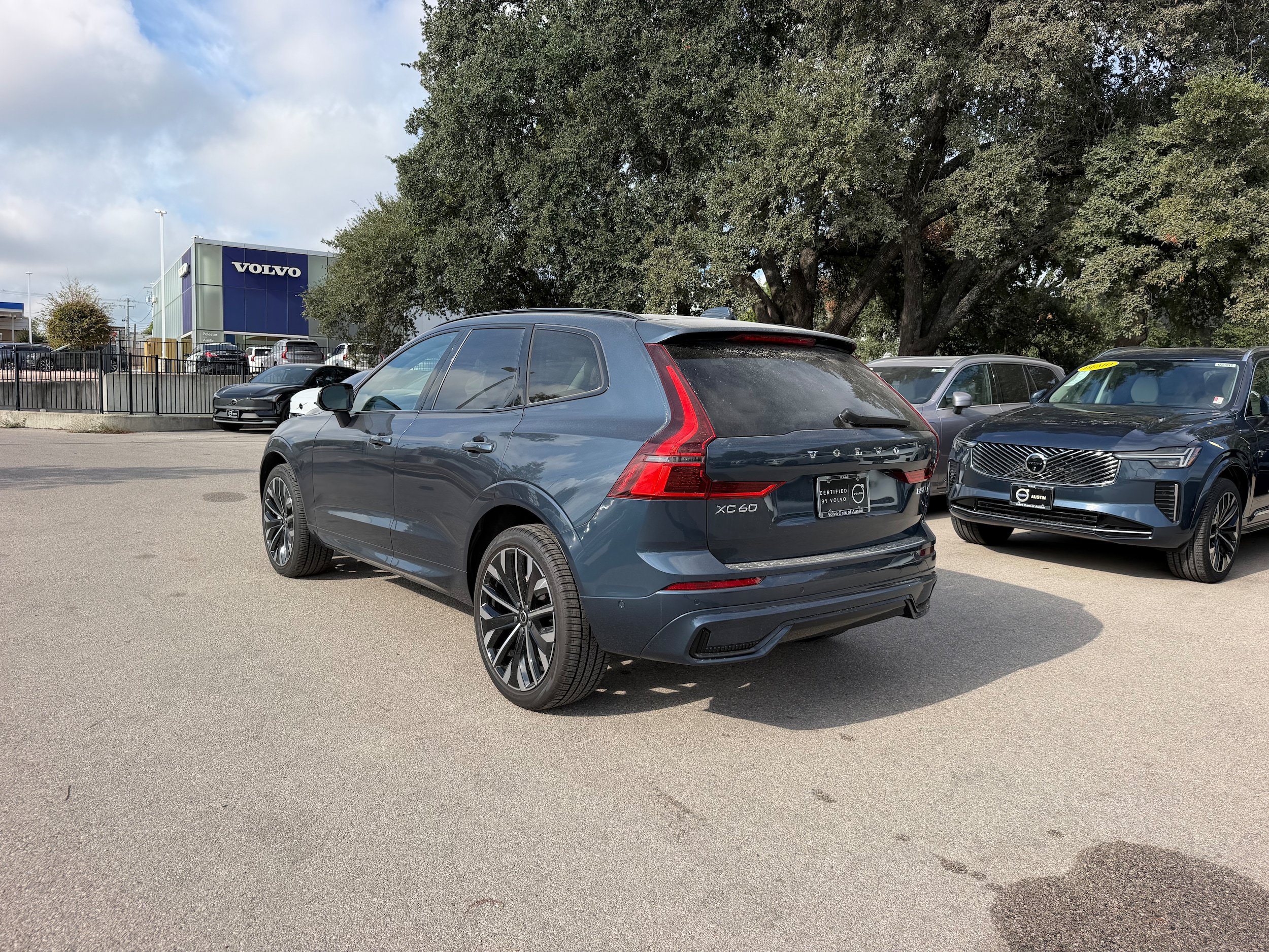 Certified 2026 Volvo XC60 B5 Ultra w/ Protection Package Premier AWD/4WD image 4