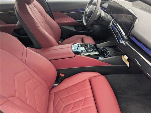 Used 2025 BMW i5 eDrive40i w/ Premium Package image 21