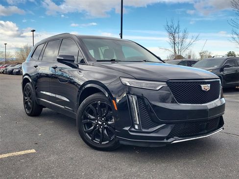 Used 2021 Cadillac XT6 Sport w/ Platinum Package image 3