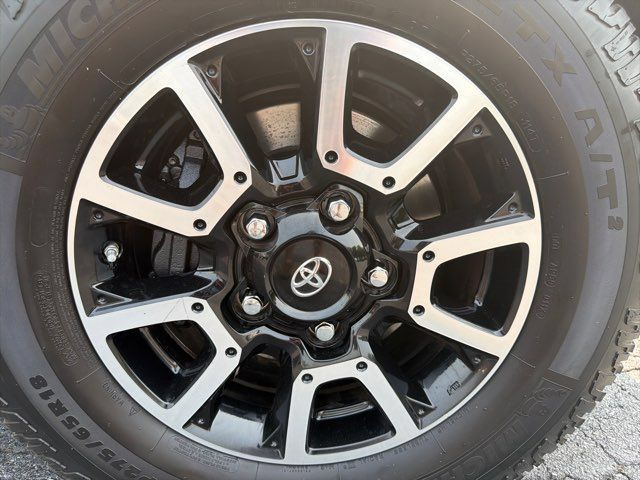 Used 2015 Toyota Tundra SR5 w/ TRD Off Road Package AWD/4WD image 8