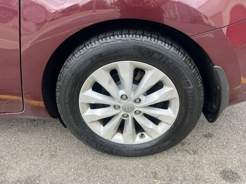 Used 2015 Kia Sedona EX FWD image 11