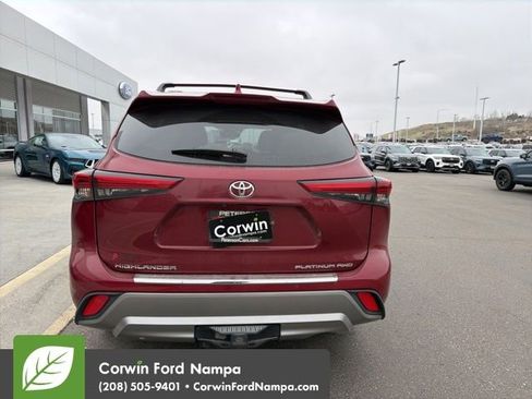 Used 2022 Toyota Highlander Platinum image 5