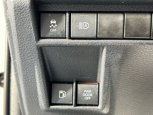 Used 2021 Toyota Sienna XLE image 29