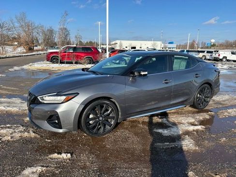 Used 2022 Nissan Maxima SR w/ Sport Mat Group FWD image 10