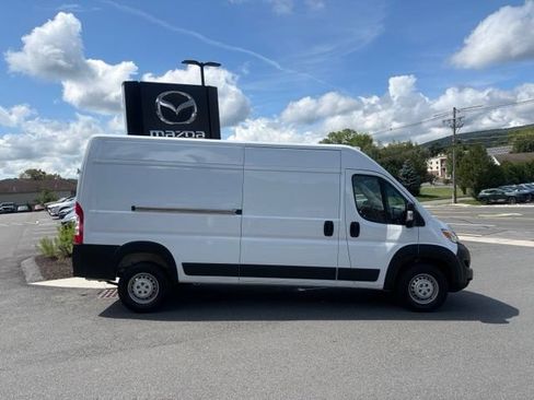 Used 2026 RAM ProMaster 2500 w/ Convenience Group FWD image 9