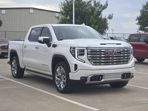 Used 2023 GMC Sierra 1500 Denali w/ Denali Reserve Package AWD/4WD image 3