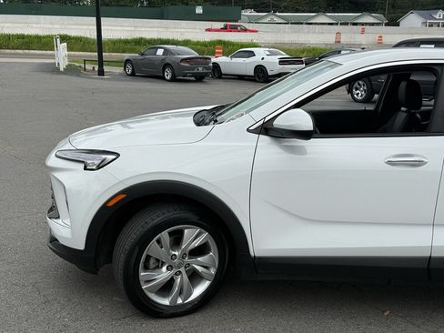 Used 2024 Buick Encore GX Preferred FWD image 11
